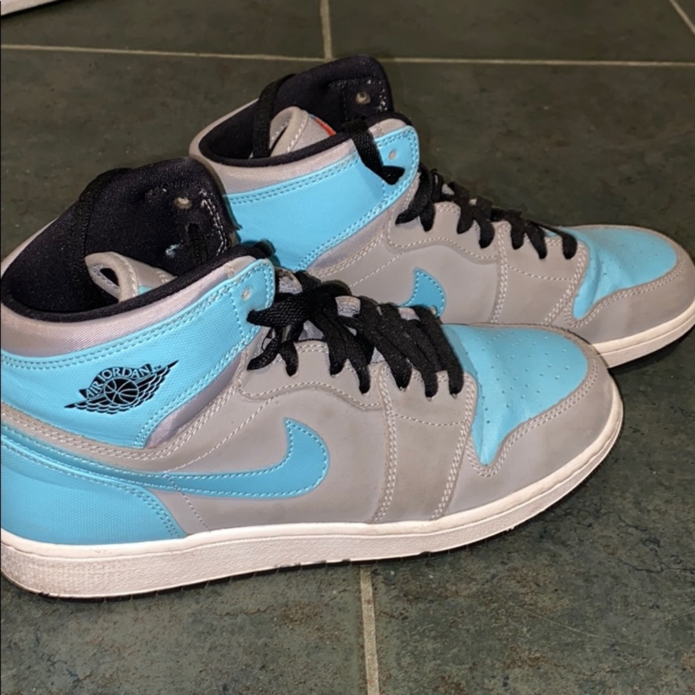 SIZE 7-GREY AND BLUE AIR JORDANS